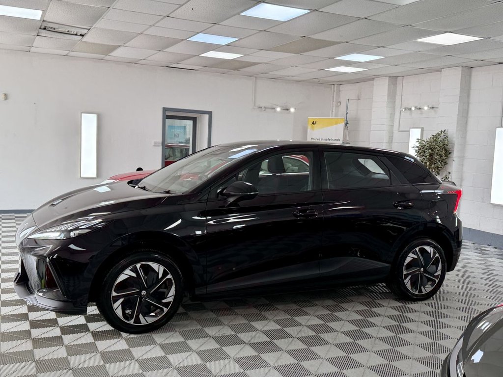 USED 2023 72 MG MG4 51kWh SE Hatchback 5dr Electric Auto (170 ps) 
