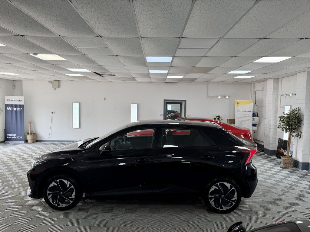 USED 2023 72 MG MG4 51kWh SE Hatchback 5dr Electric Auto (170 ps) 