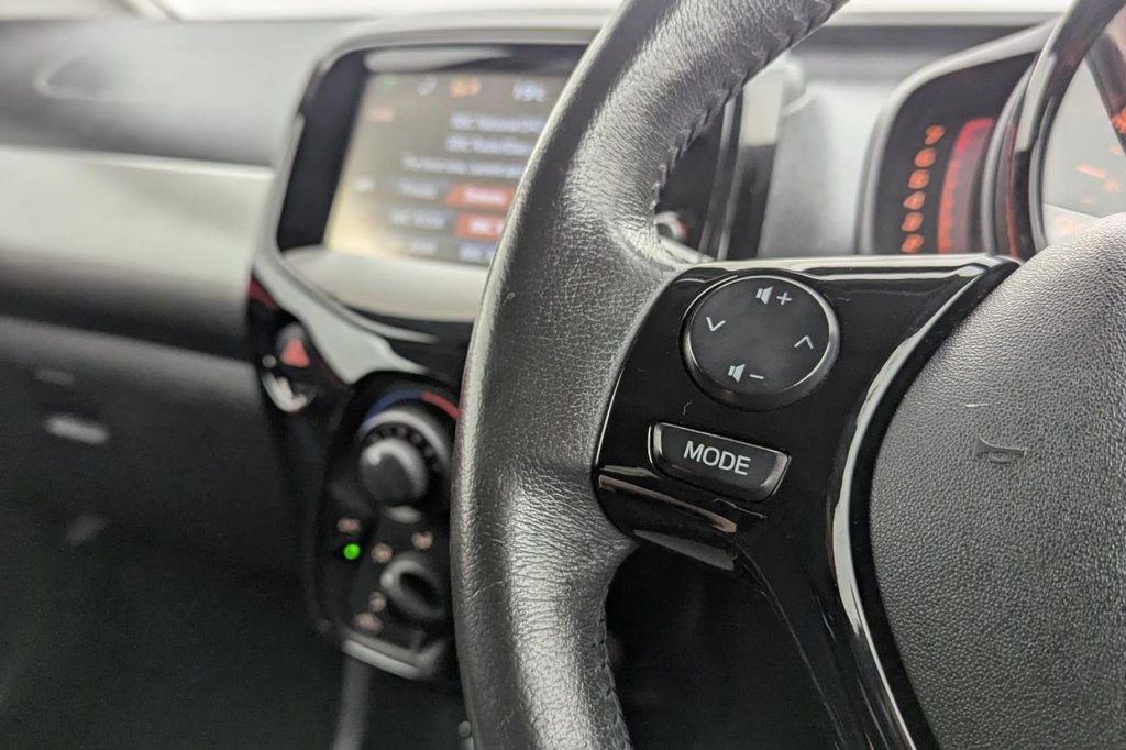 USED 2015 15 PEUGEOT 108 1.2 VTi PureTech Allure Hatchback 3dr Petrol Manual Euro 5 (82 ps) Camera, Bluetooth, DAB