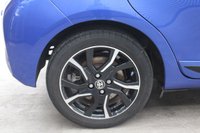 USED 2017 67 TOYOTA YARIS 1.5 VVT-h Blue Bi-Tone Hatchback 5dr Petrol Hybrid E-CVT Euro 6 (s/s) (100 ps) BLUETOOTH - CRUISE CONTROL