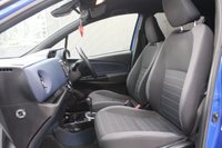 USED 2017 67 TOYOTA YARIS 1.5 VVT-h Blue Bi-Tone Hatchback 5dr Petrol Hybrid E-CVT Euro 6 (s/s) (100 ps) BLUETOOTH - CRUISE CONTROL