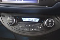 USED 2017 67 TOYOTA YARIS 1.5 VVT-h Blue Bi-Tone Hatchback 5dr Petrol Hybrid E-CVT Euro 6 (s/s) (100 ps) BLUETOOTH - CRUISE CONTROL