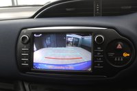 USED 2017 67 TOYOTA YARIS 1.5 VVT-h Blue Bi-Tone Hatchback 5dr Petrol Hybrid E-CVT Euro 6 (s/s) (100 ps) BLUETOOTH - CRUISE CONTROL