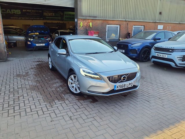 View our VOLVO V40