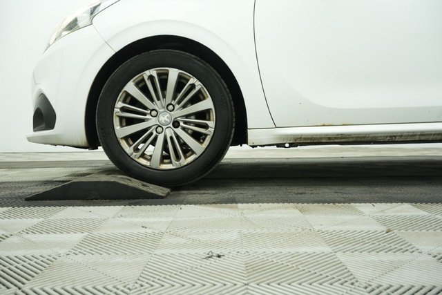View our PEUGEOT 208