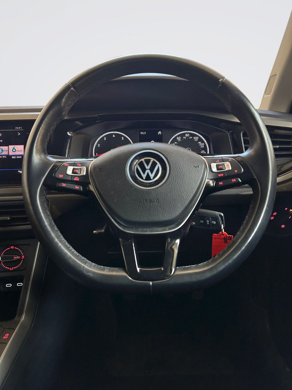 2020 Volkswagen Polo — image 11