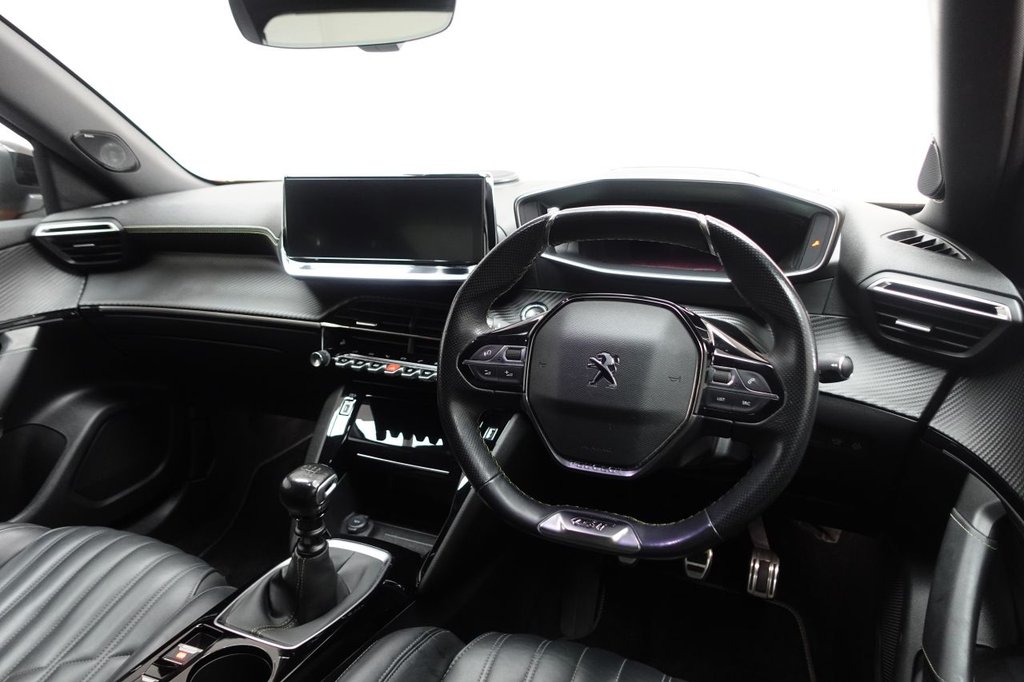2021 Peugeot 2008 — image 10