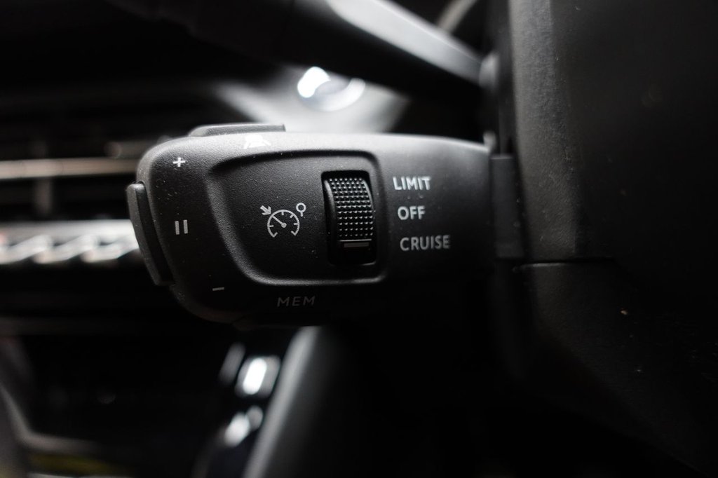 2021 Peugeot 2008 — image 28