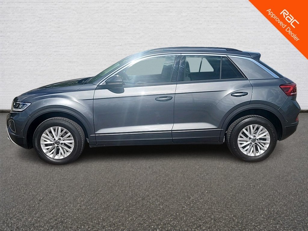 2023 Volkswagen T-Roc — image 7
