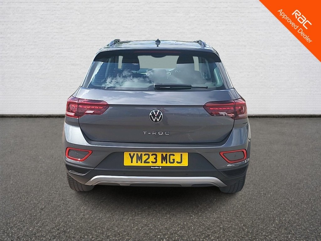 2023 Volkswagen T-Roc — image 5