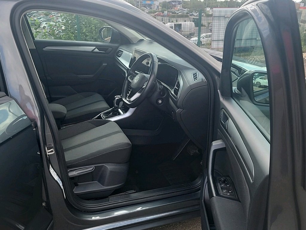 2023 Volkswagen T-Roc — image 8