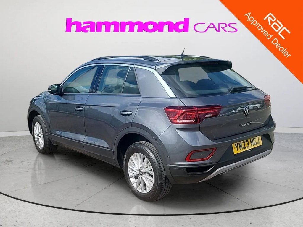 2023 Volkswagen T-Roc — image 3