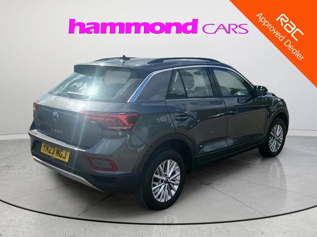 2023 Volkswagen T-Roc — image 4