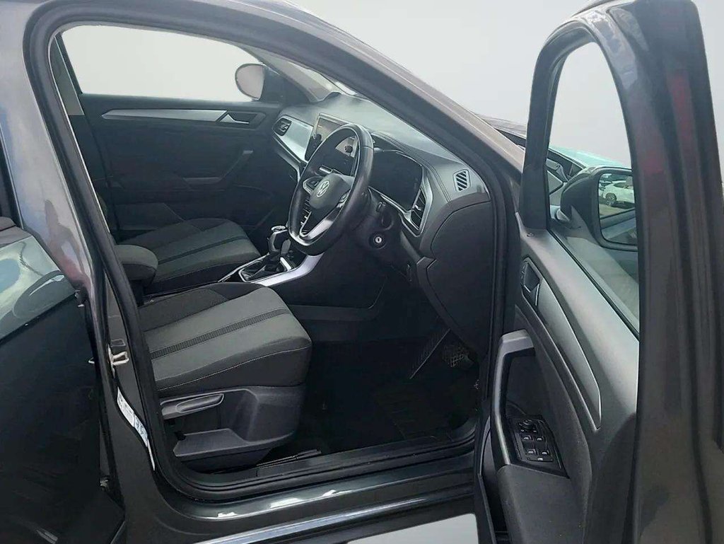 2023 Volkswagen T-Roc — image 6