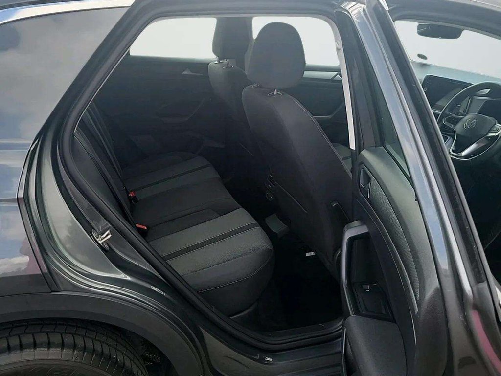 2023 Volkswagen T-Roc — image 8