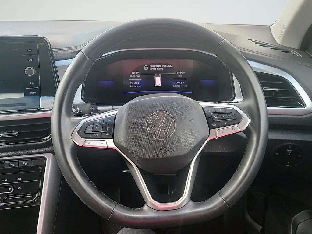 2023 Volkswagen T-Roc — image 10