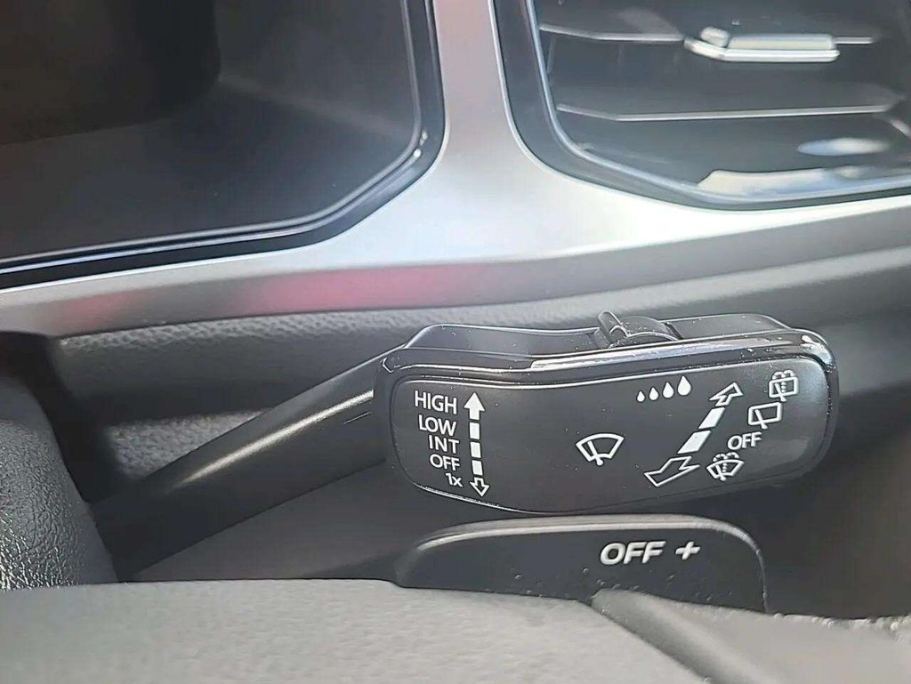 2023 Volkswagen T-Roc — image 11