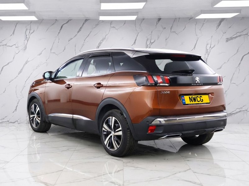 2018 Peugeot 3008 in bronze — photo 3 of 11