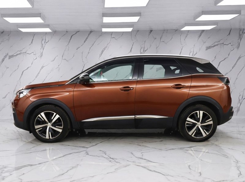 2018 Peugeot 3008 in bronze — photo 6 of 11