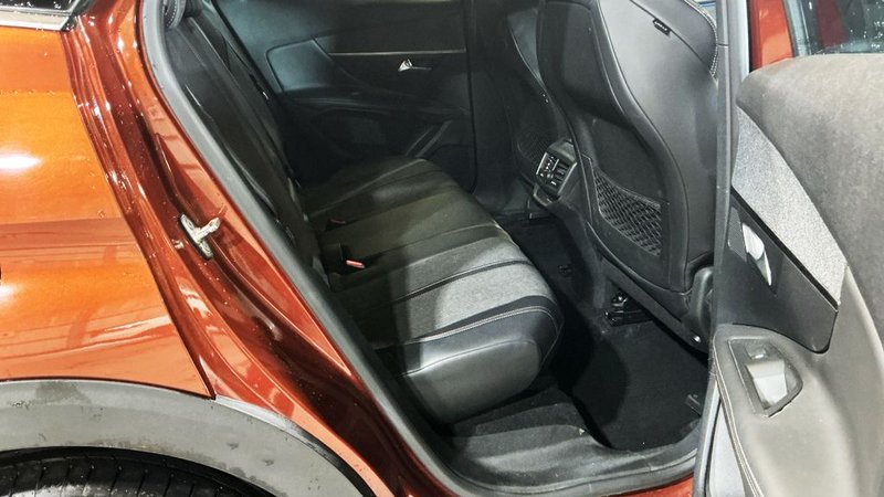 2018 Peugeot 3008 in bronze — photo 10 of 11