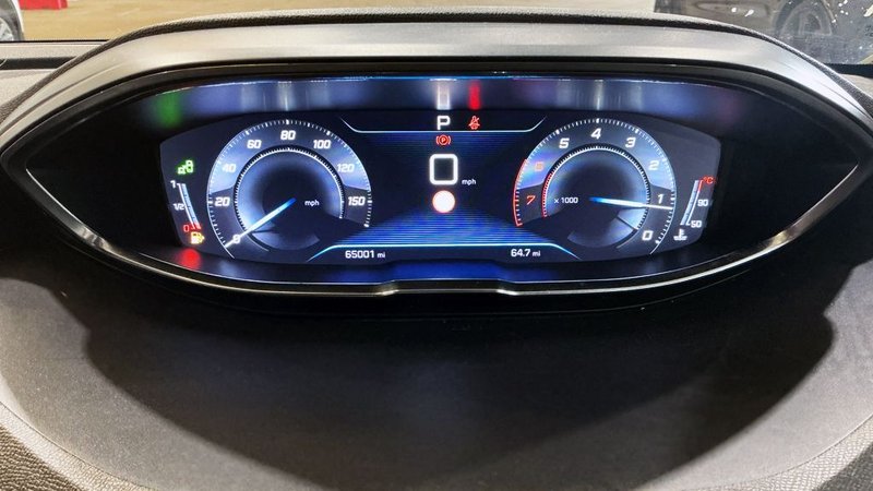 2018 Peugeot 3008 in bronze — photo 8 of 11