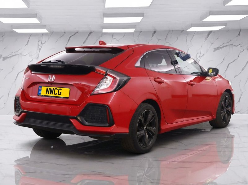 2019 Honda Civic in red — photo 4 of 11