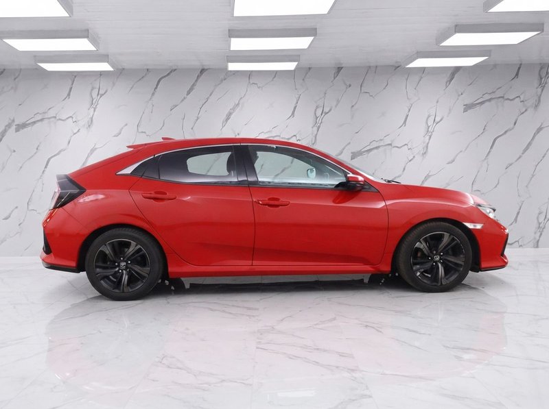 2019 Honda Civic in red — photo 5 of 11