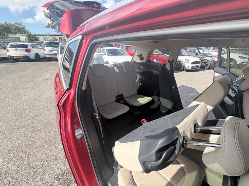 2016 BMW 2 Series Gran Tourer in red — photo 15 of 21