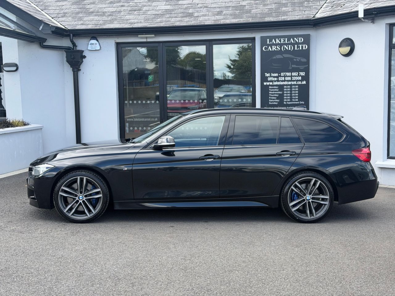 2018 BMW 3 SERIES 3.0 330d M Sport Shadow Edition Touring 5dr Diesel Auto xDrive Euro 6 (s/s) - vehicle photo 2 for sale on PureCar