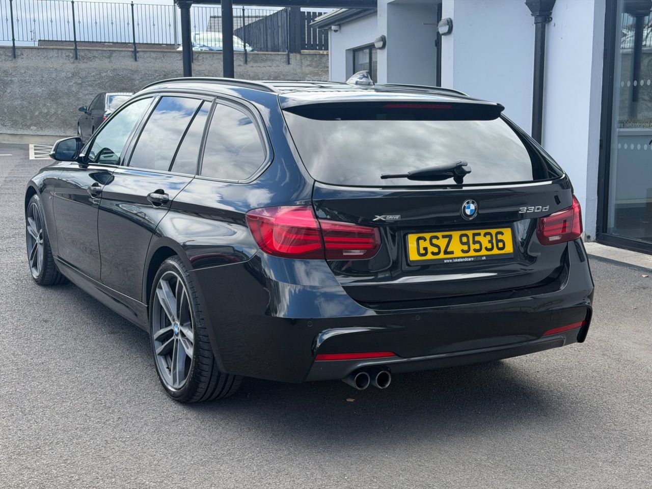 2018 BMW 3 SERIES 3.0 330d M Sport Shadow Edition Touring 5dr Diesel Auto xDrive Euro 6 (s/s) - vehicle photo 3 for sale on PureCar