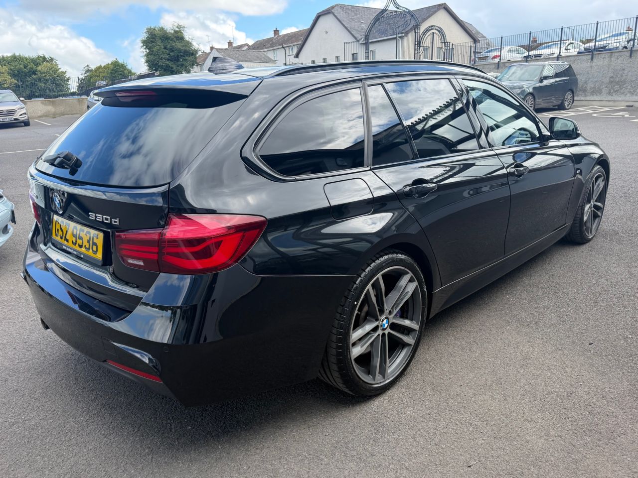 2018 BMW 3 SERIES 3.0 330d M Sport Shadow Edition Touring 5dr Diesel Auto xDrive Euro 6 (s/s) - vehicle photo 4 for sale on PureCar