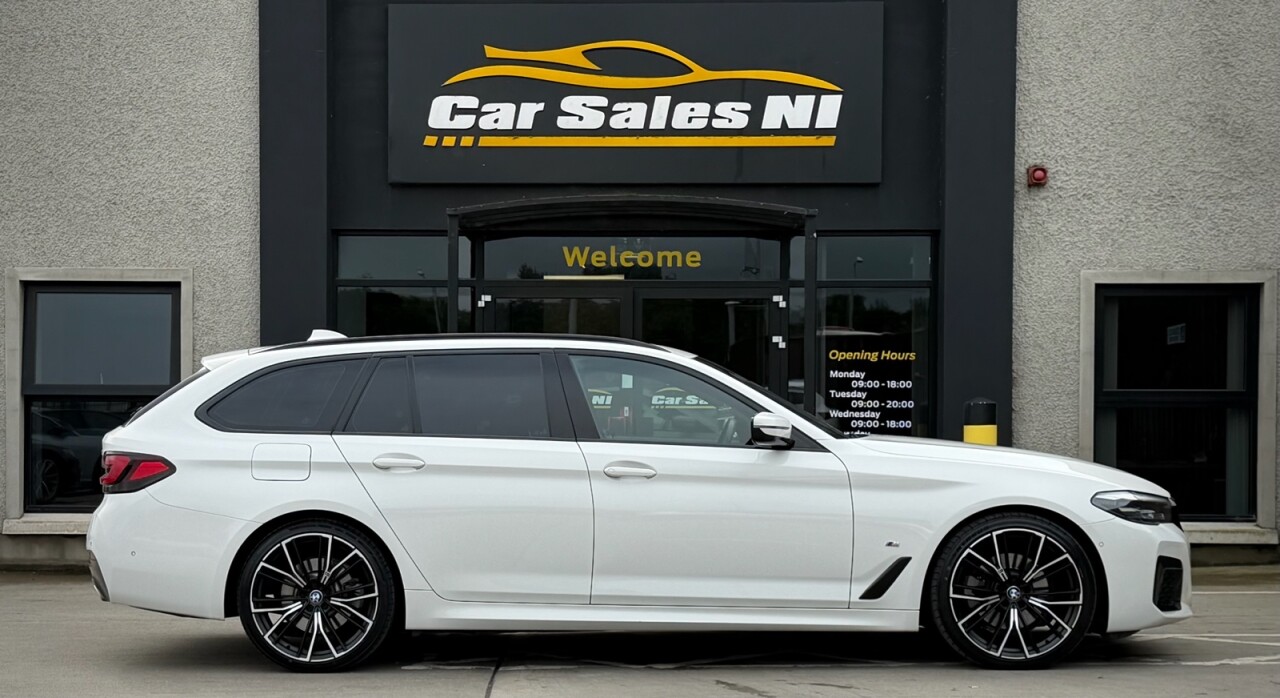 2022 BMW 5 SERIES 2.0 520d MHT M Sport Touring 5dr Diesel Hybrid Steptronic Euro 6 (s/s) (190 - vehicle photo 3 for sale on PureCar