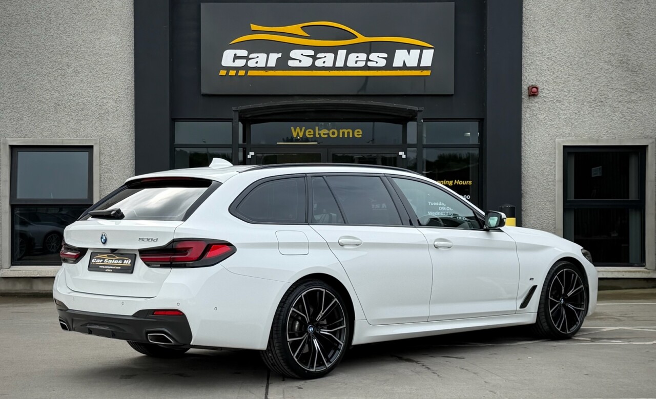 2022 BMW 5 SERIES 2.0 520d MHT M Sport Touring 5dr Diesel Hybrid Steptronic Euro 6 (s/s) (190 - vehicle photo 4 for sale on PureCar