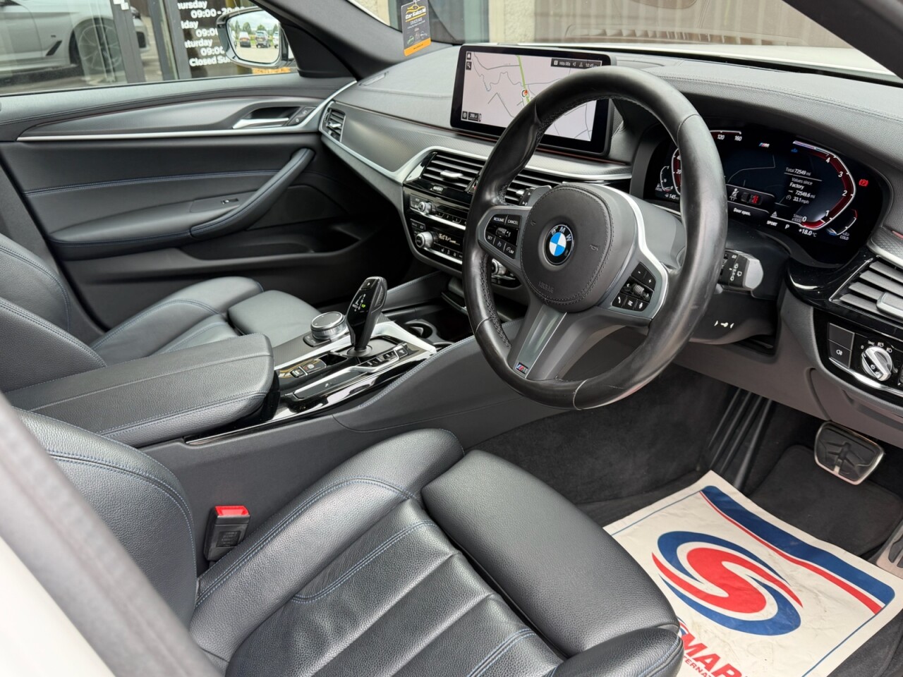 2022 BMW 5 SERIES 2.0 520d MHT M Sport Touring 5dr Diesel Hybrid Steptronic Euro 6 (s/s) (190 - vehicle photo 8 for sale on PureCar