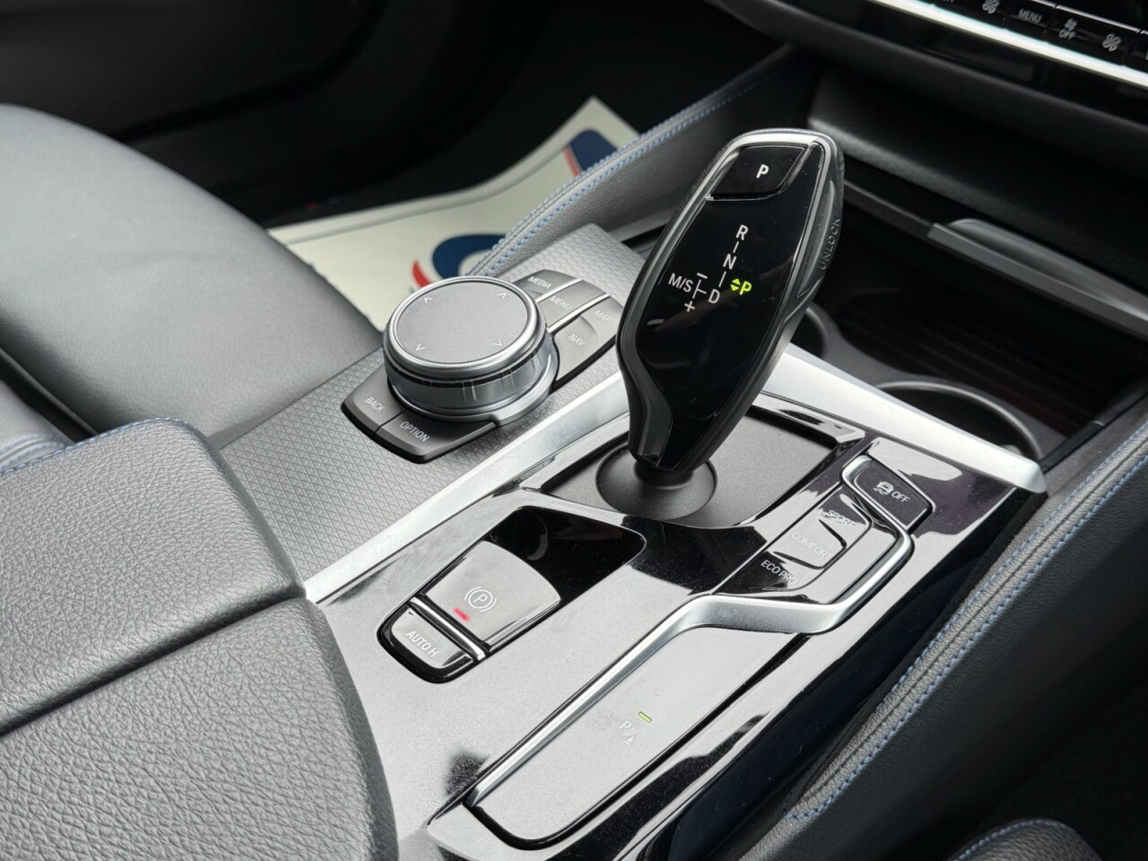 2022 BMW 5 SERIES 2.0 520d MHT M Sport Touring 5dr Diesel Hybrid Steptronic Euro 6 (s/s) (190 - vehicle photo 16 for sale on PureCar