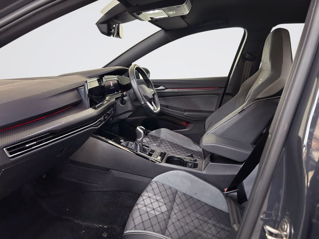 2024 Volkswagen Golf — image 10