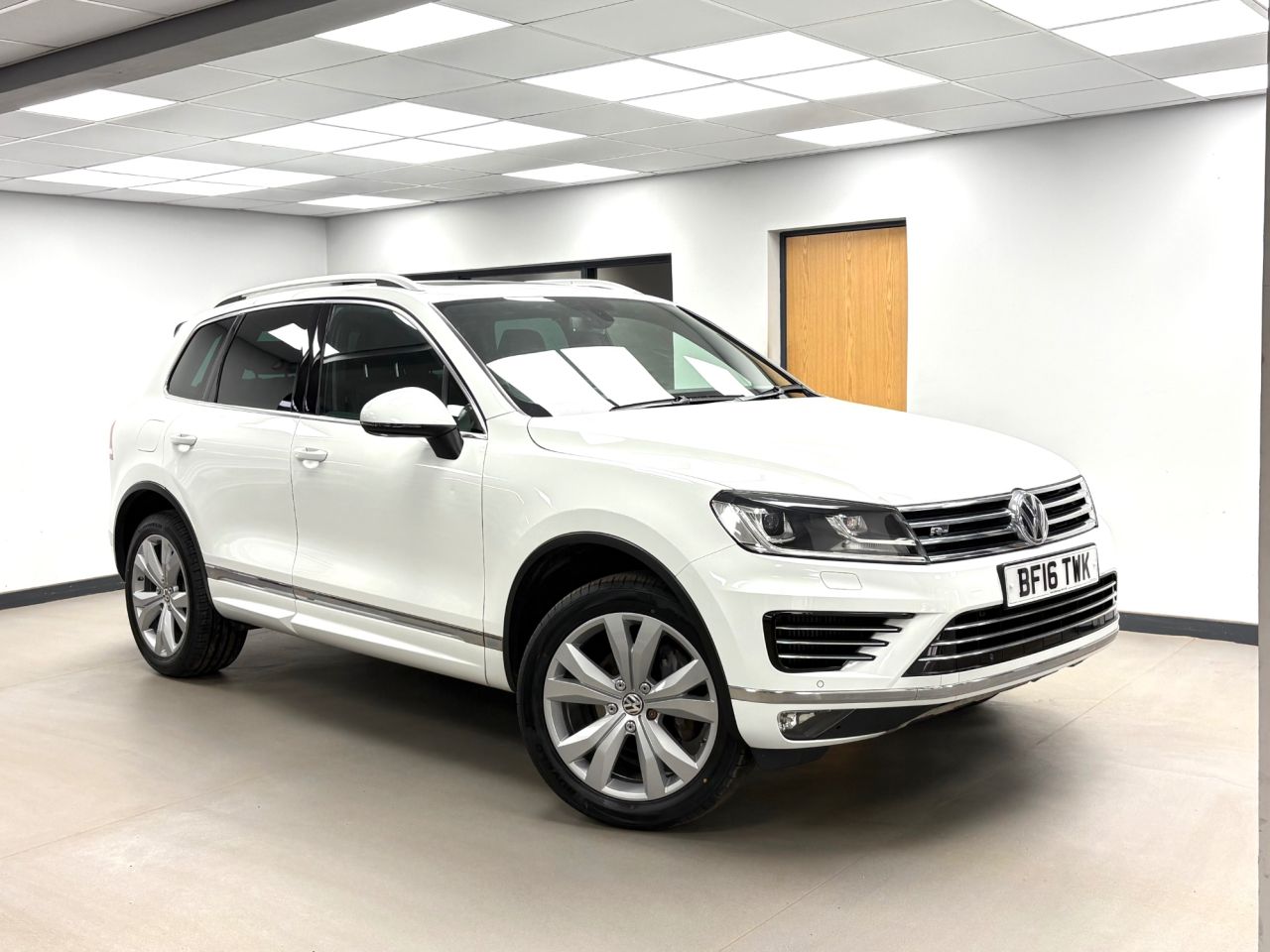 2016 VOLKSWAGEN TOUAREG
