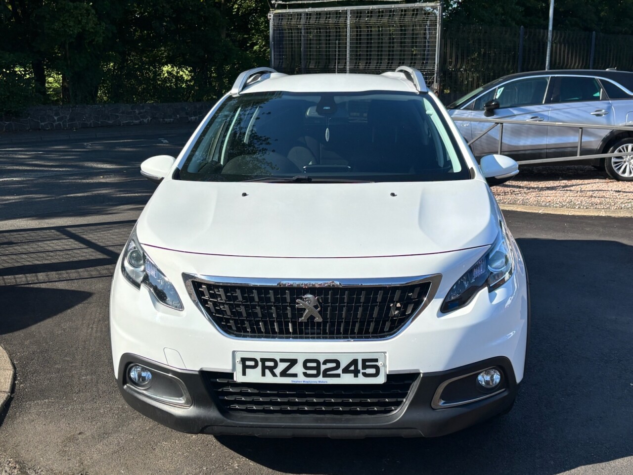 2019 PEUGEOT 1.2 PureTech Signature SUV 5dr Petrol Manual Euro 6 (s/s) (110 ps) - vehicle photo 2 for sale on PureCar
