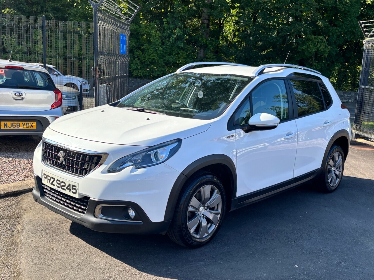 2019 PEUGEOT 1.2 PureTech Signature SUV 5dr Petrol Manual Euro 6 (s/s) (110 ps) - vehicle photo 3 for sale on PureCar