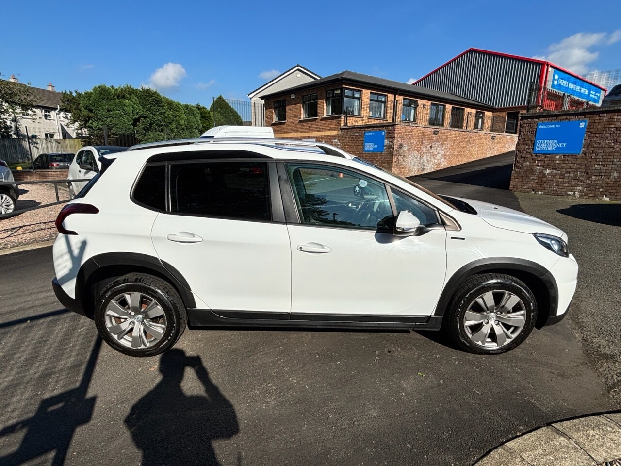 2019 PEUGEOT 1.2 PureTech Signature SUV 5dr Petrol Manual Euro 6 (s/s) (110 ps) - vehicle photo 8 for sale on PureCar