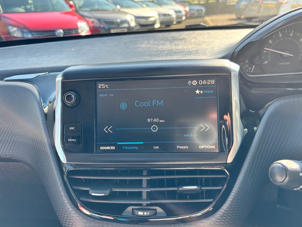2019 PEUGEOT 1.2 PureTech Signature SUV 5dr Petrol Manual Euro 6 (s/s) (110 ps) - vehicle photo 14 for sale on PureCar