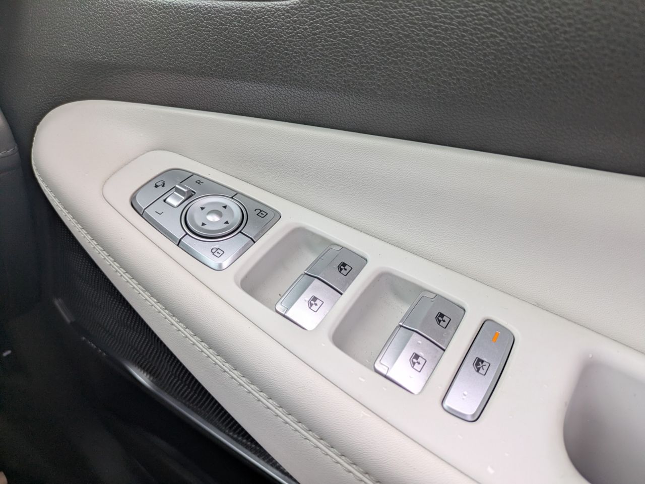 2022 HYUNDAI SANTA FE 1.6 h T-GDi Ultimate SUV 5dr Petrol Hybrid Auto 4WD Euro 6 (s/s) (230 ps) - vehicle photo 32 for sale on PureCar