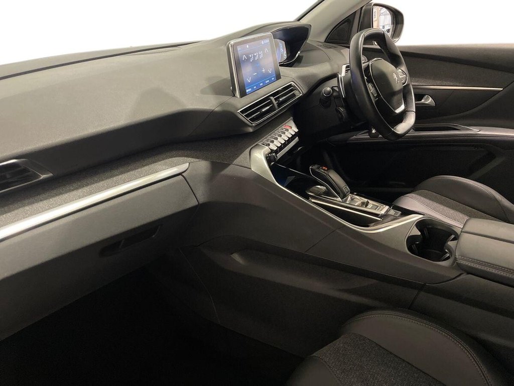 2020 Peugeot 5008 — image 9