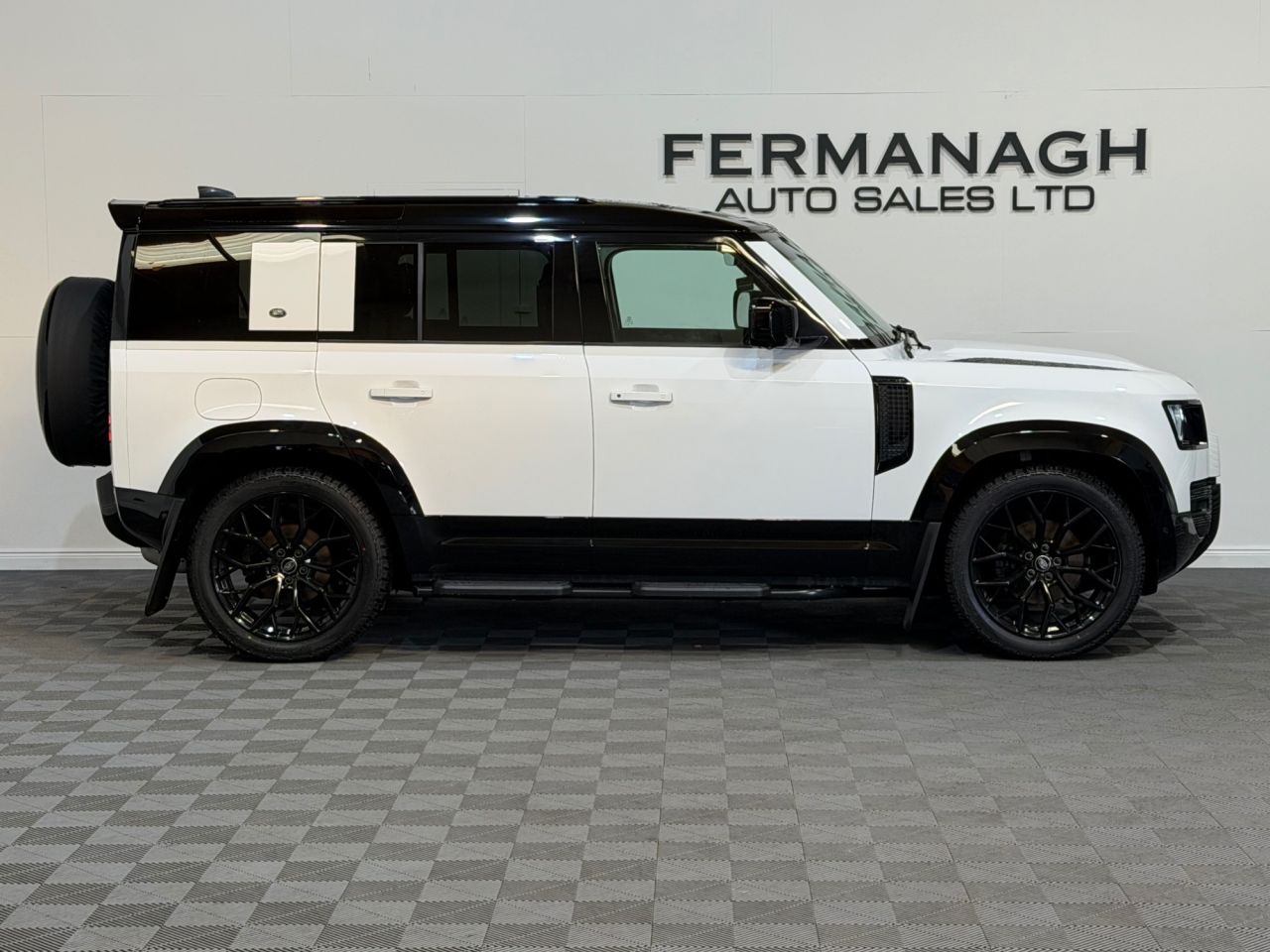 2022 LAND ROVER DEFENDER 3.0 D250 MHEV SE SUV 5dr Diesel Auto 4WD Euro 6 (s/s) (250 ps) 7-SEATER! - vehicle photo 2 for sale on PureCar