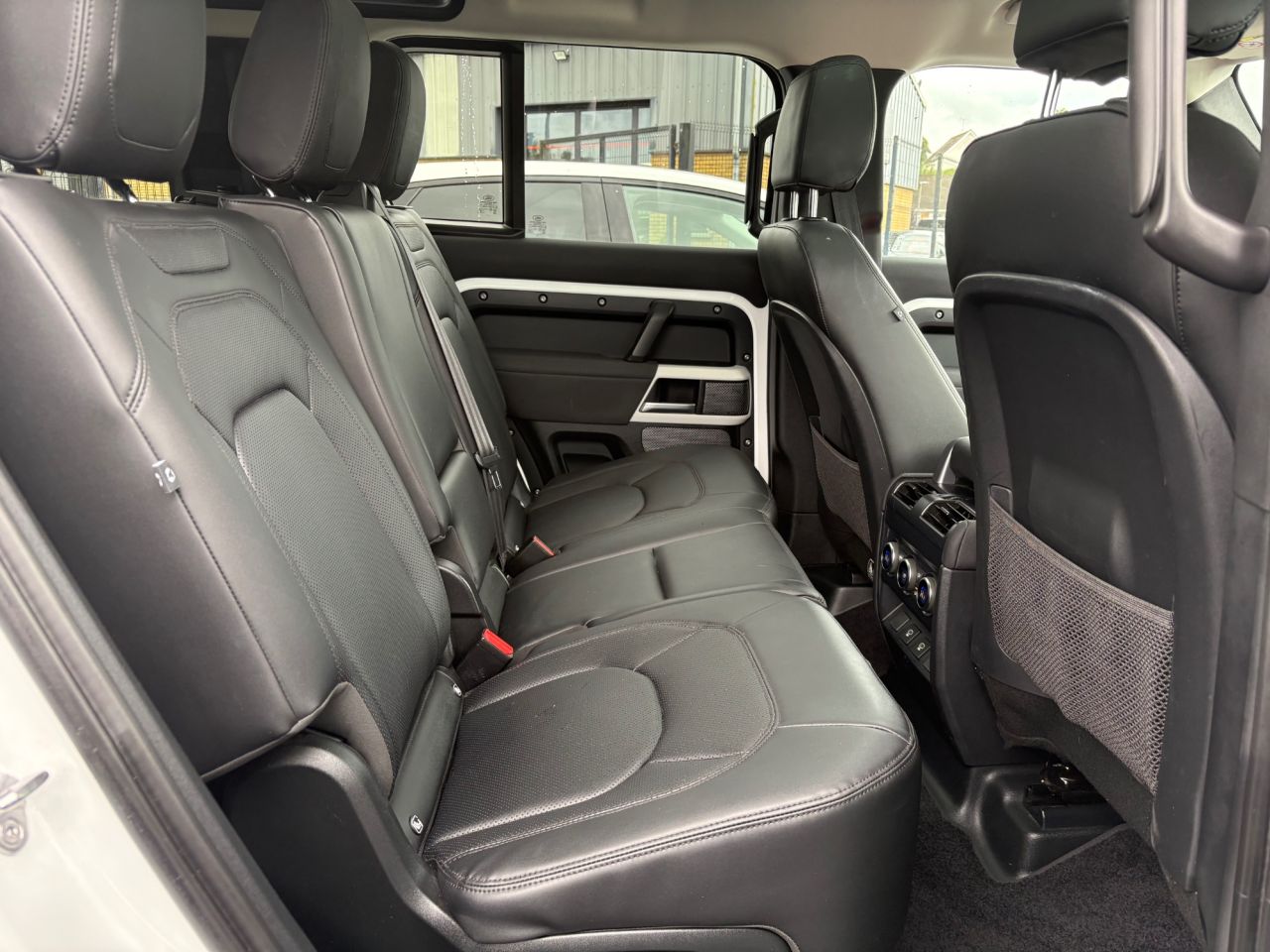 2022 LAND ROVER DEFENDER 3.0 D250 MHEV SE SUV 5dr Diesel Auto 4WD Euro 6 (s/s) (250 ps) 7-SEATER! - vehicle photo 12 for sale on PureCar