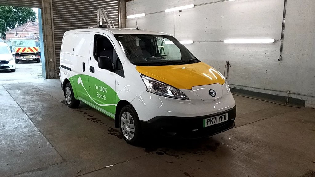 2022 NISSAN NV200