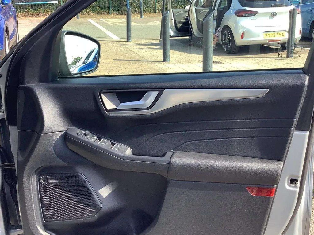 2023 Ford Kuga — image 7