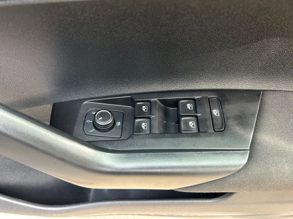 2021 Volkswagen Polo — image 23