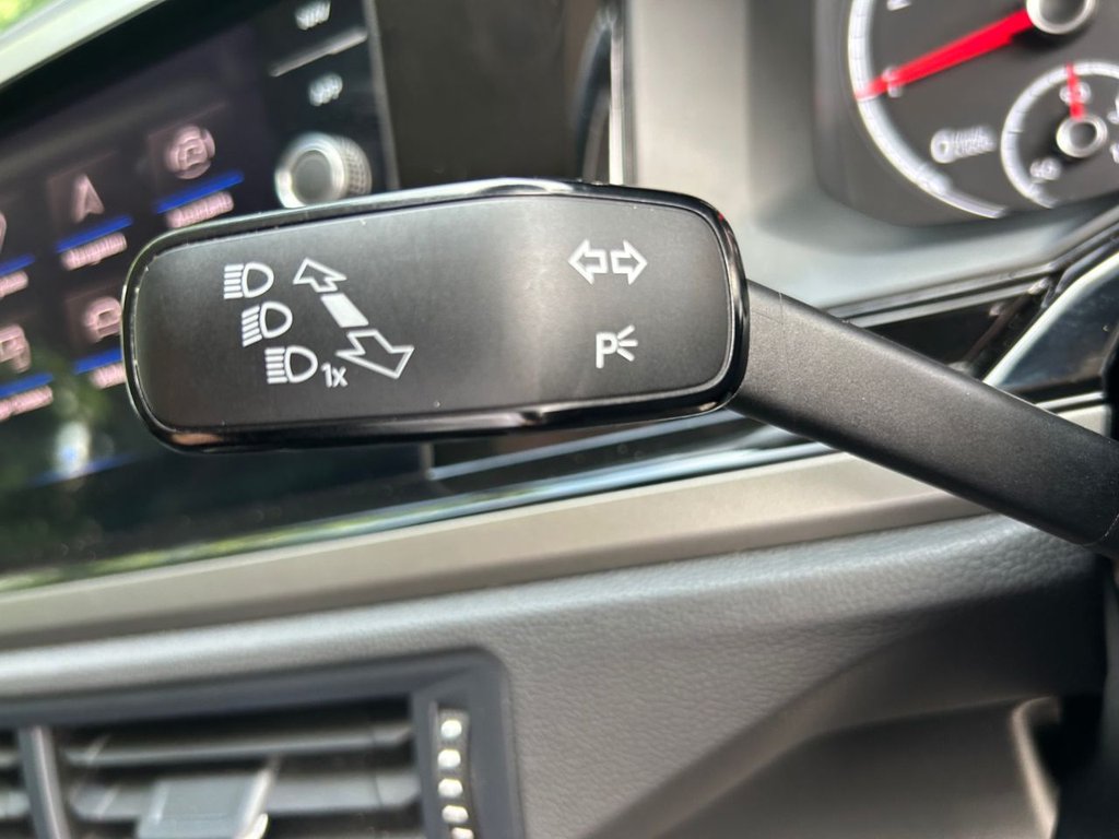 2021 Volkswagen Polo — image 28