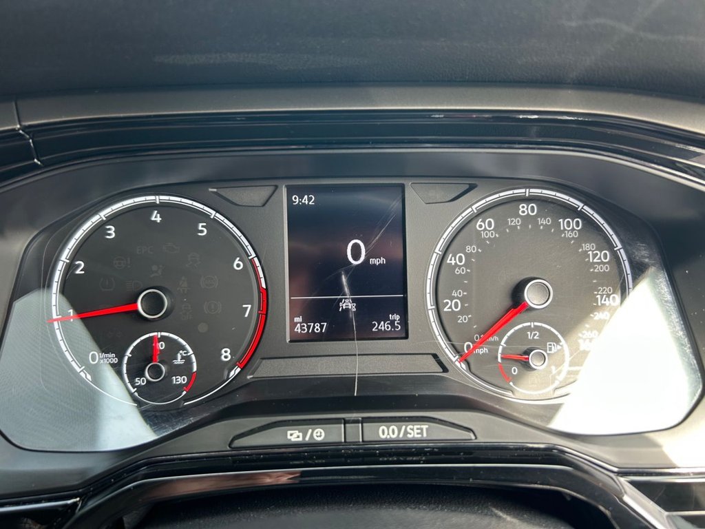 2021 Volkswagen Polo — image 31